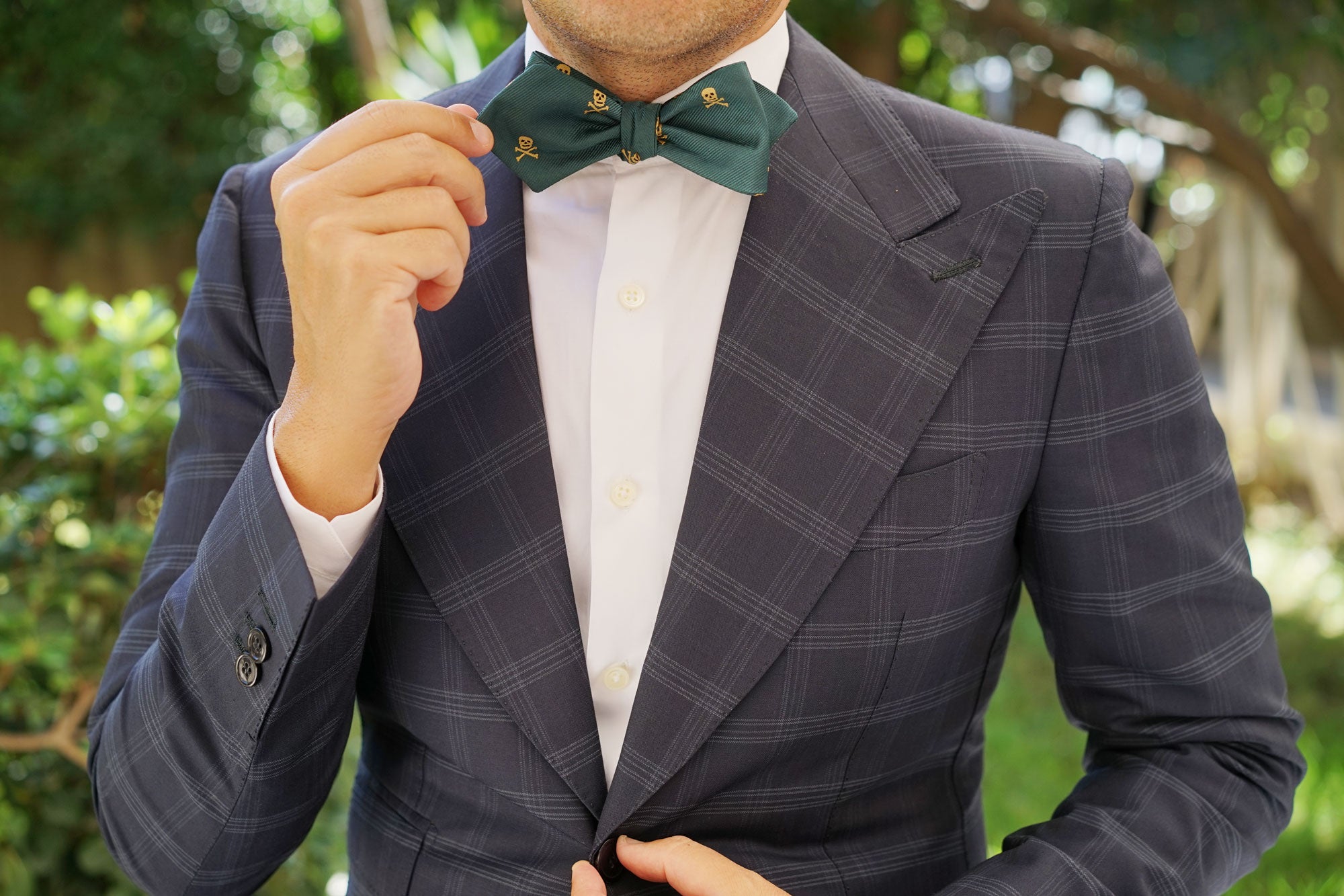 Skull & Crossbones Green Diamond Self Bow Tie