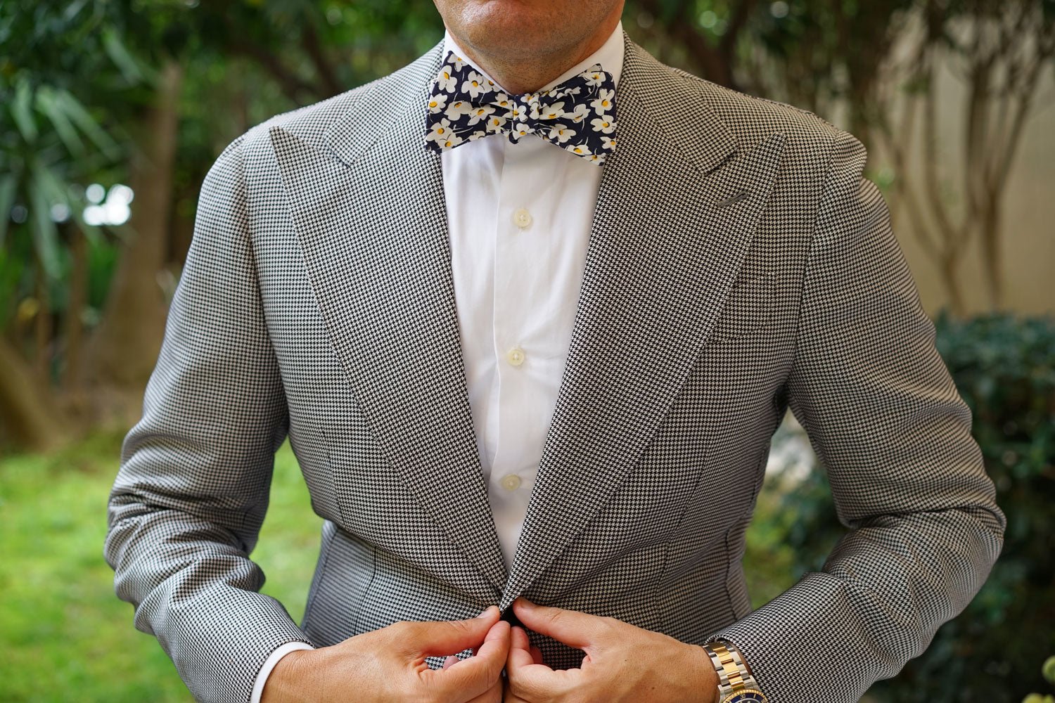 Kitakyushu Daffodil Floral Self Bow Tie