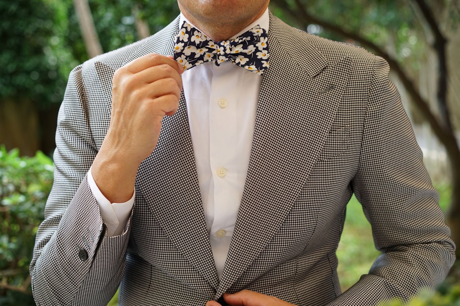 Kitakyushu Daffodil Floral Self Bow Tie