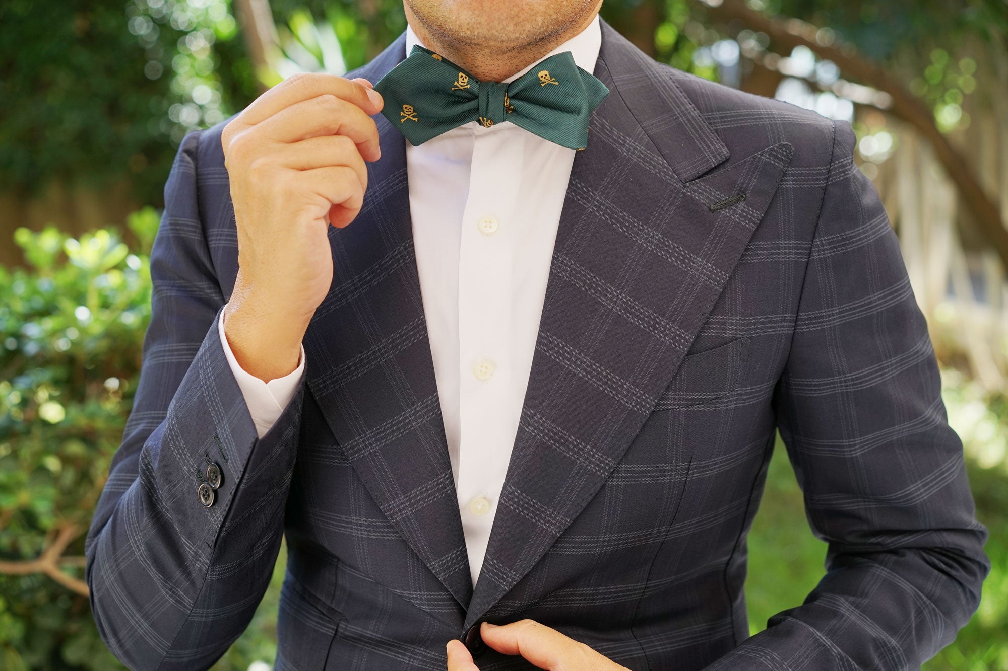 Skull & Crossbones Green Diamond Self Bow Tie