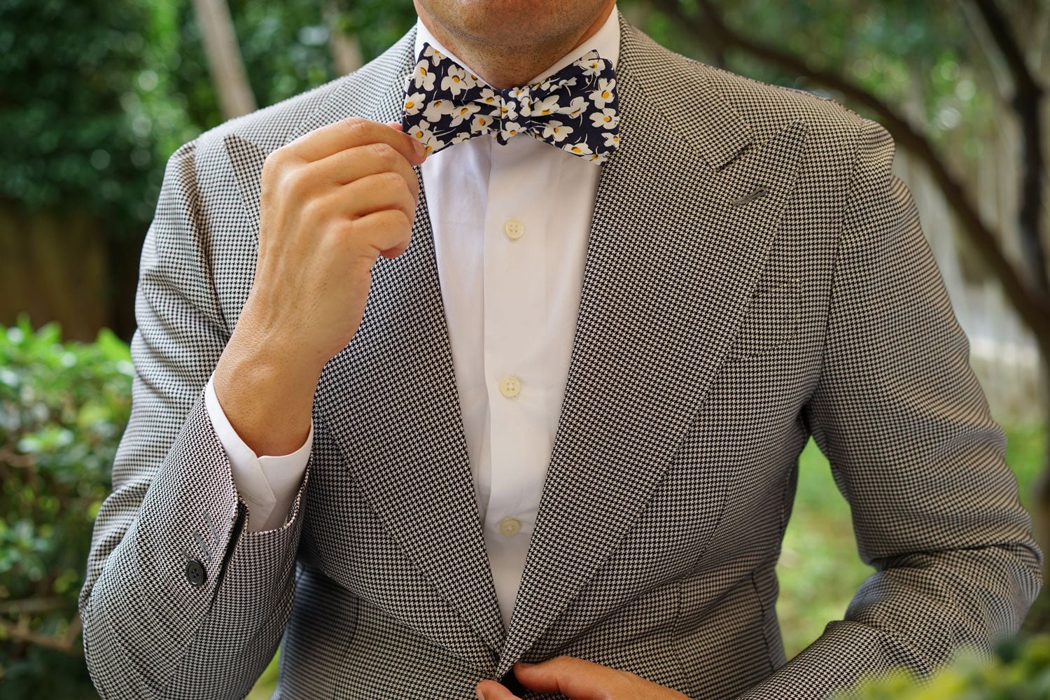 Kitakyushu Daffodil Floral Self Bow Tie