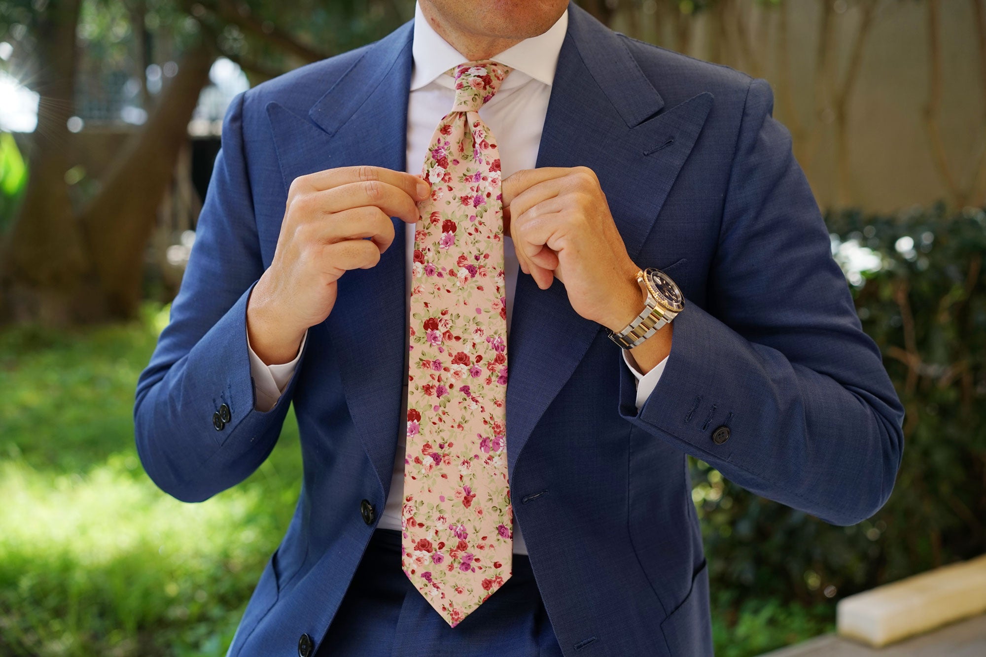 Les lysées Floral Necktie