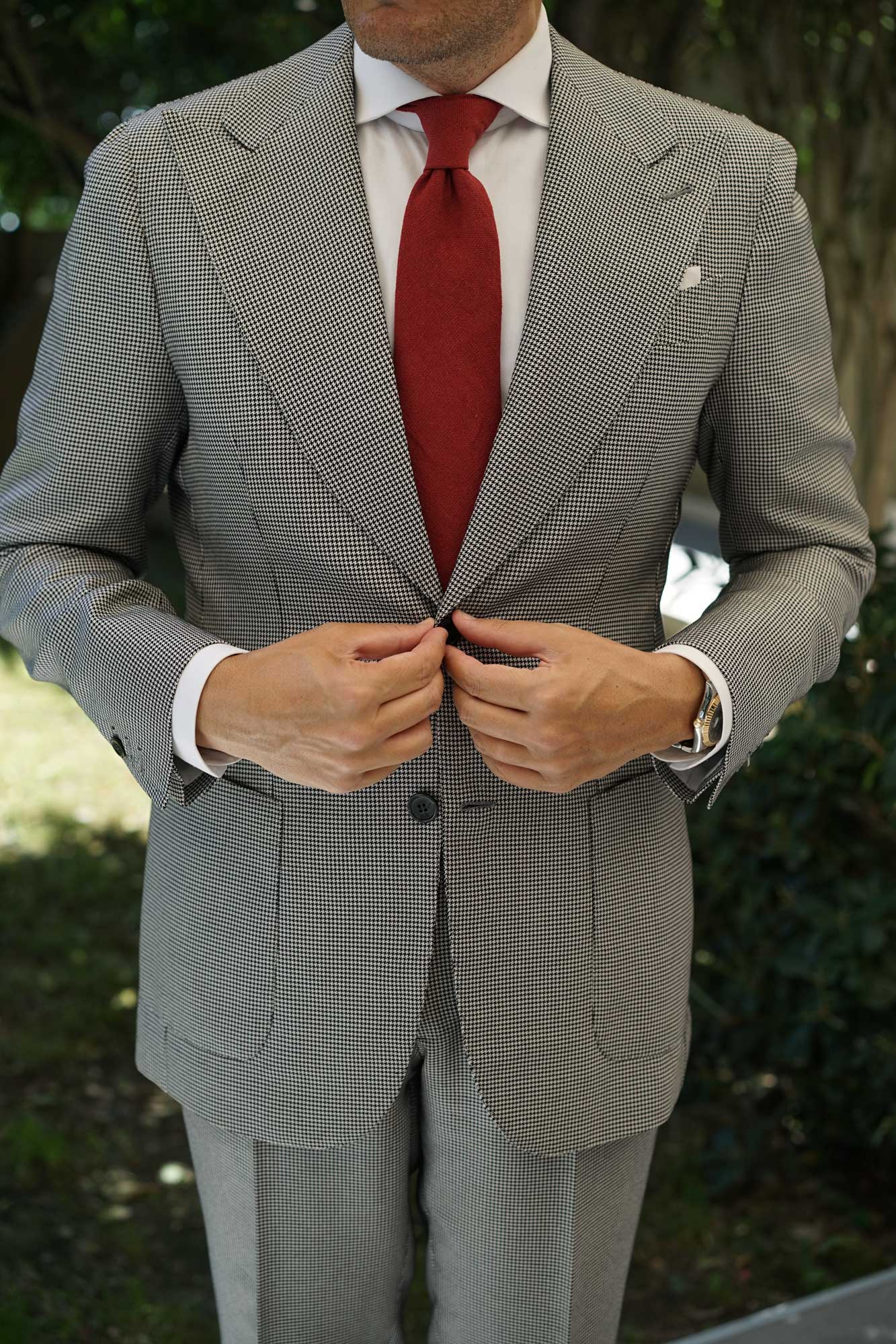 Carmine Burgundy Linen Necktie