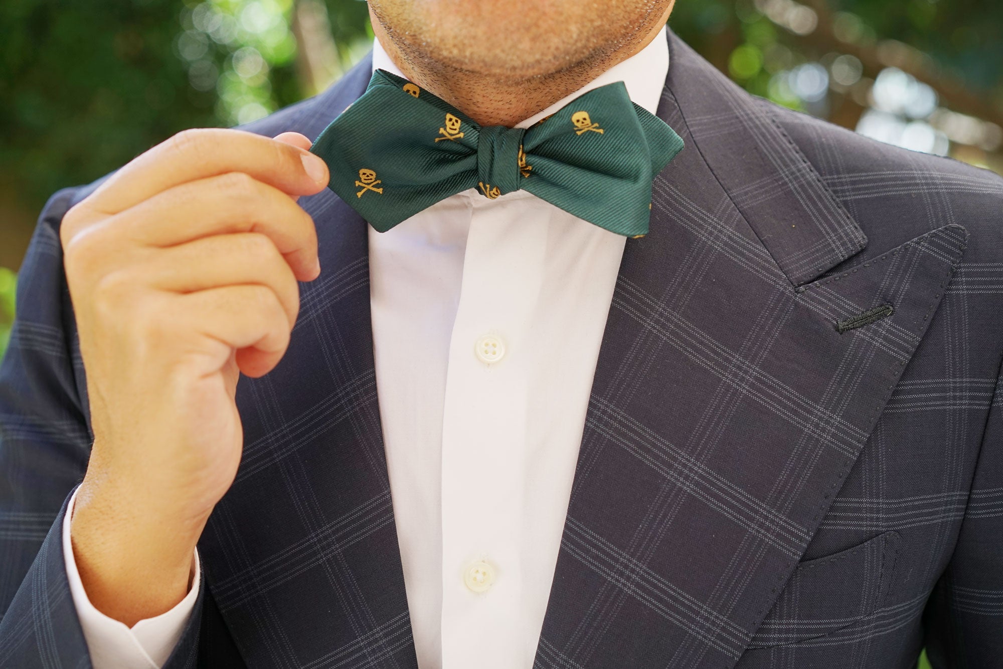 Skull & Crossbones Green Diamond Self Bow Tie