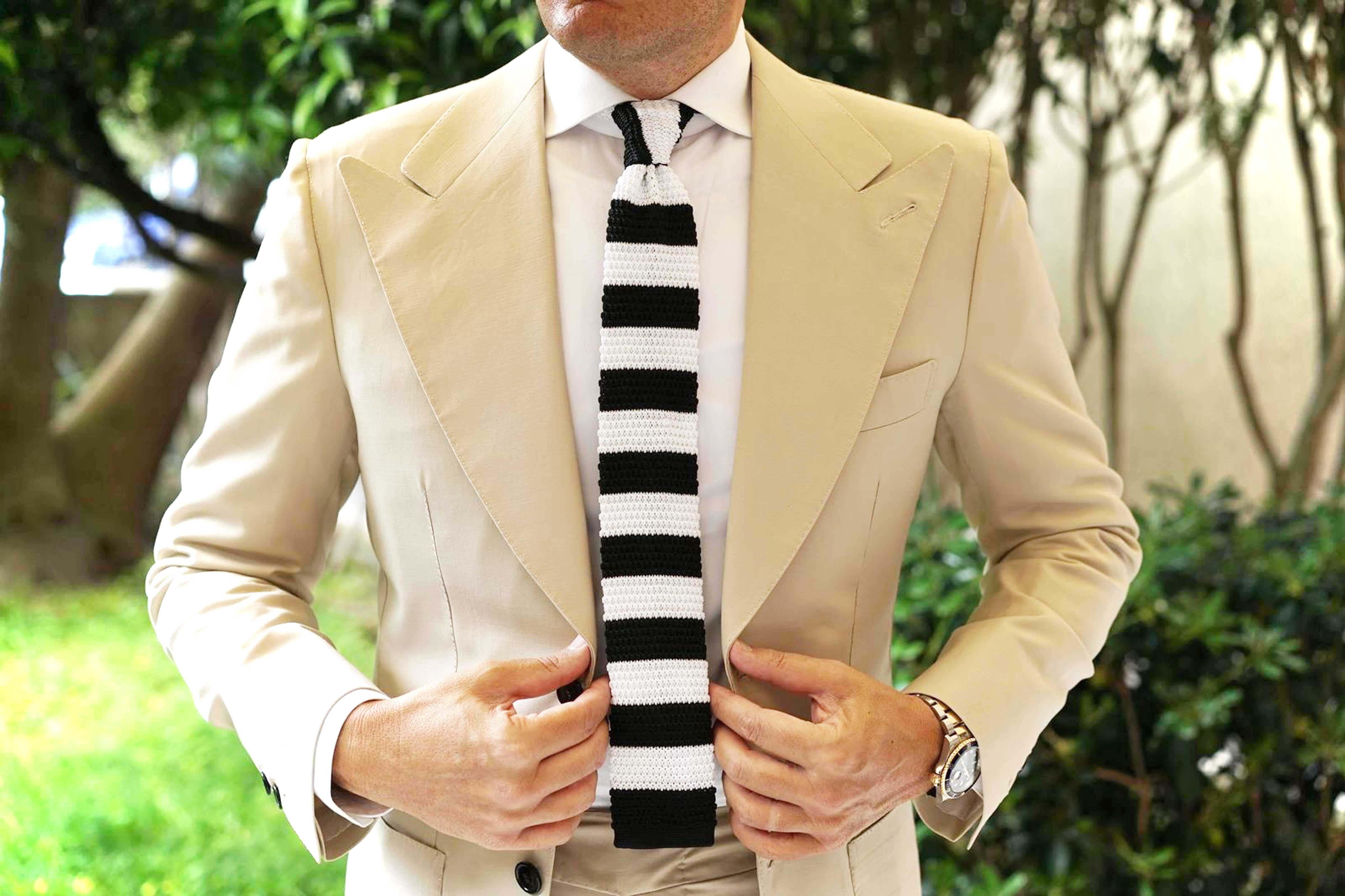 Black & White Thick Stripes Knitted Tie