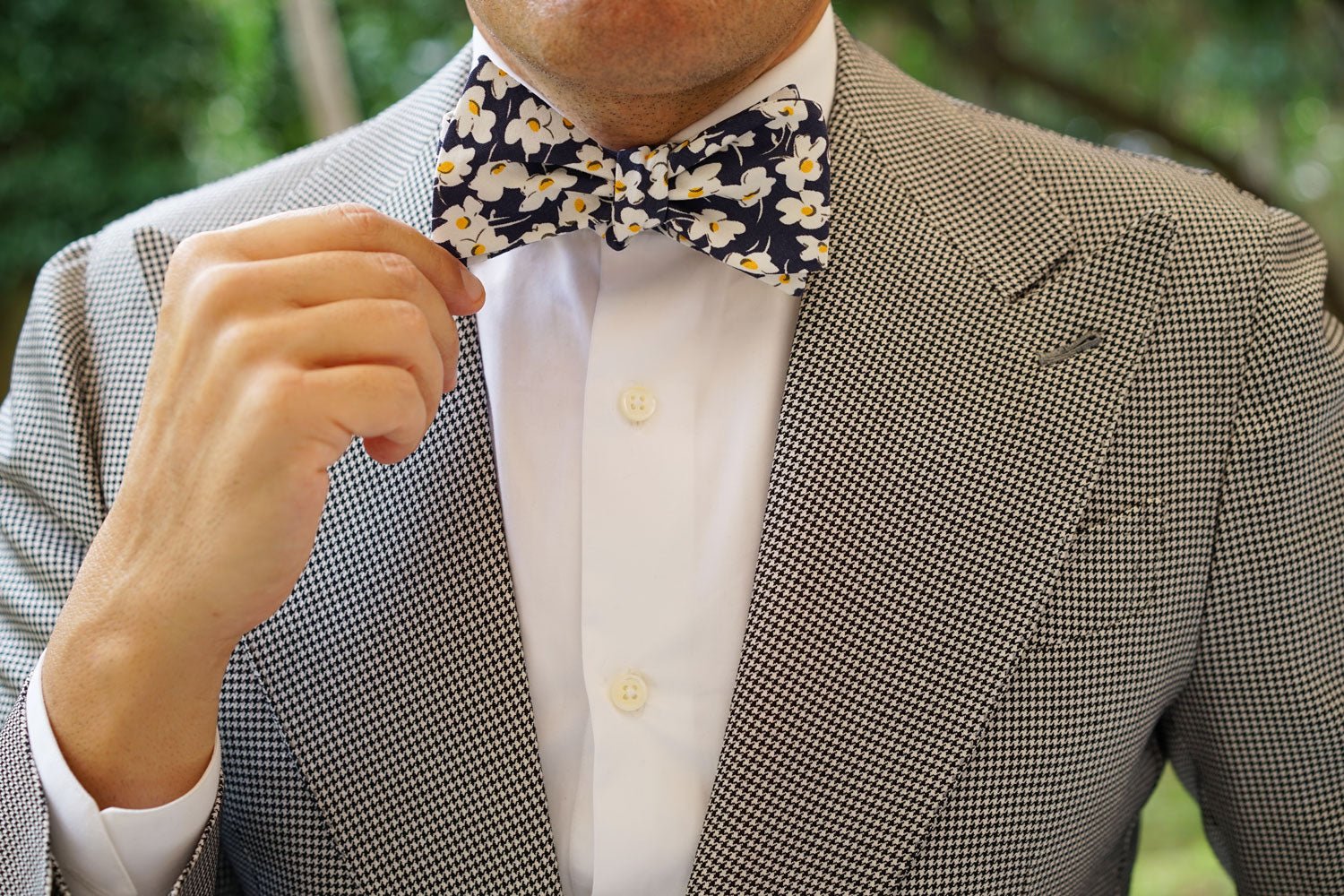 Kitakyushu Daffodil Floral Self Bow Tie