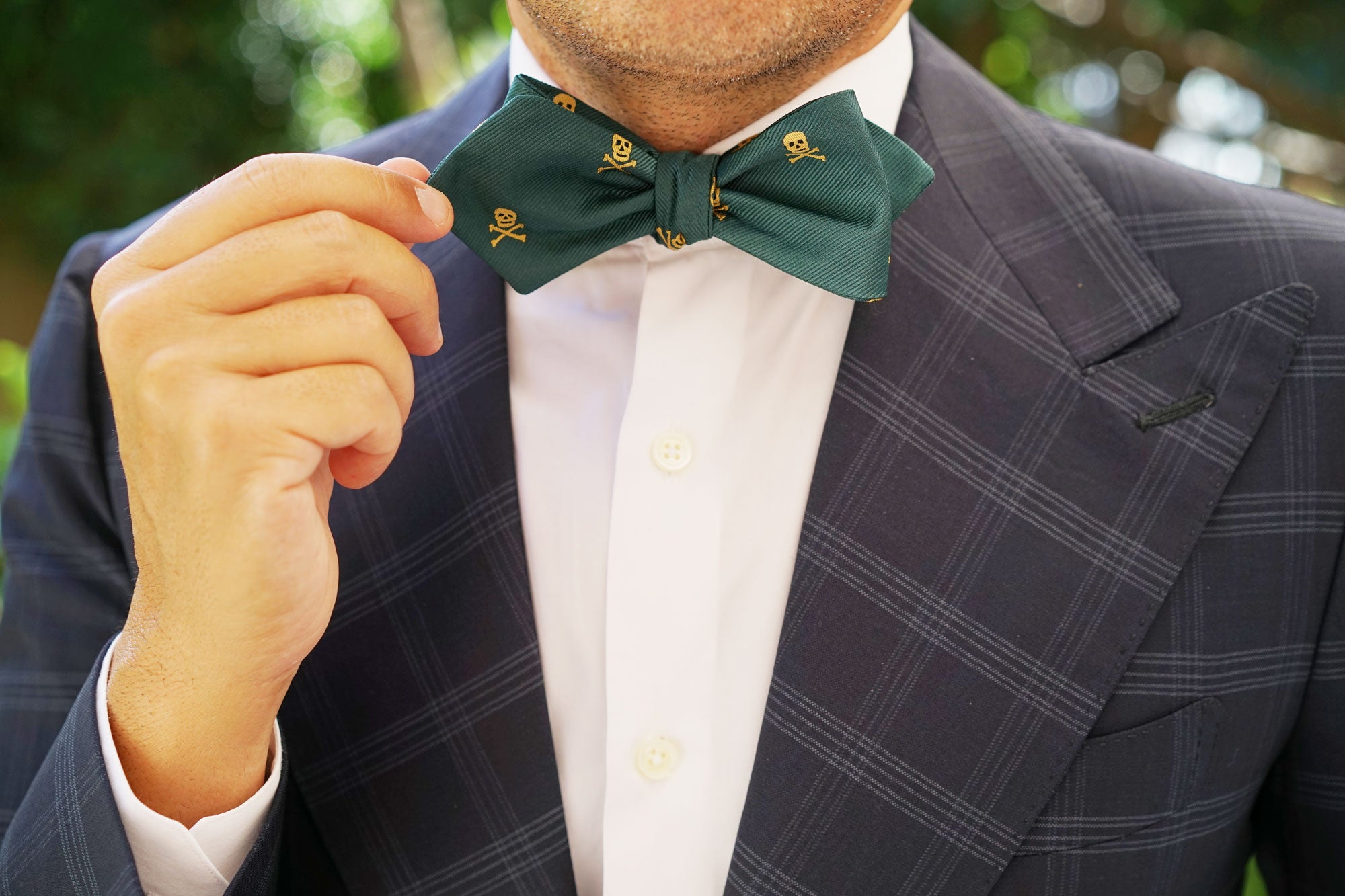 Skull & Crossbones Green Diamond Self Bow Tie