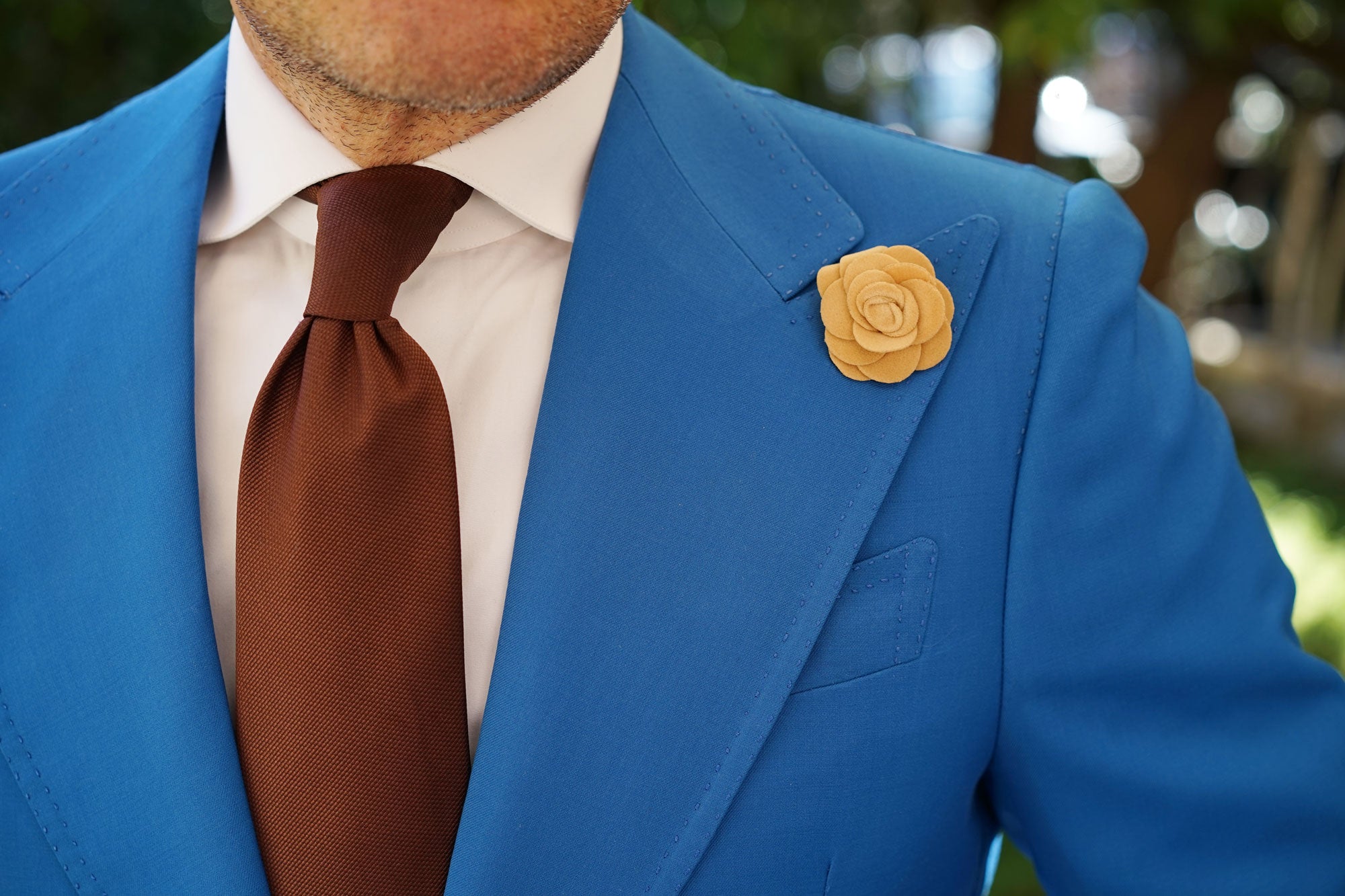 Cappuccino Velvet Lapel Flower