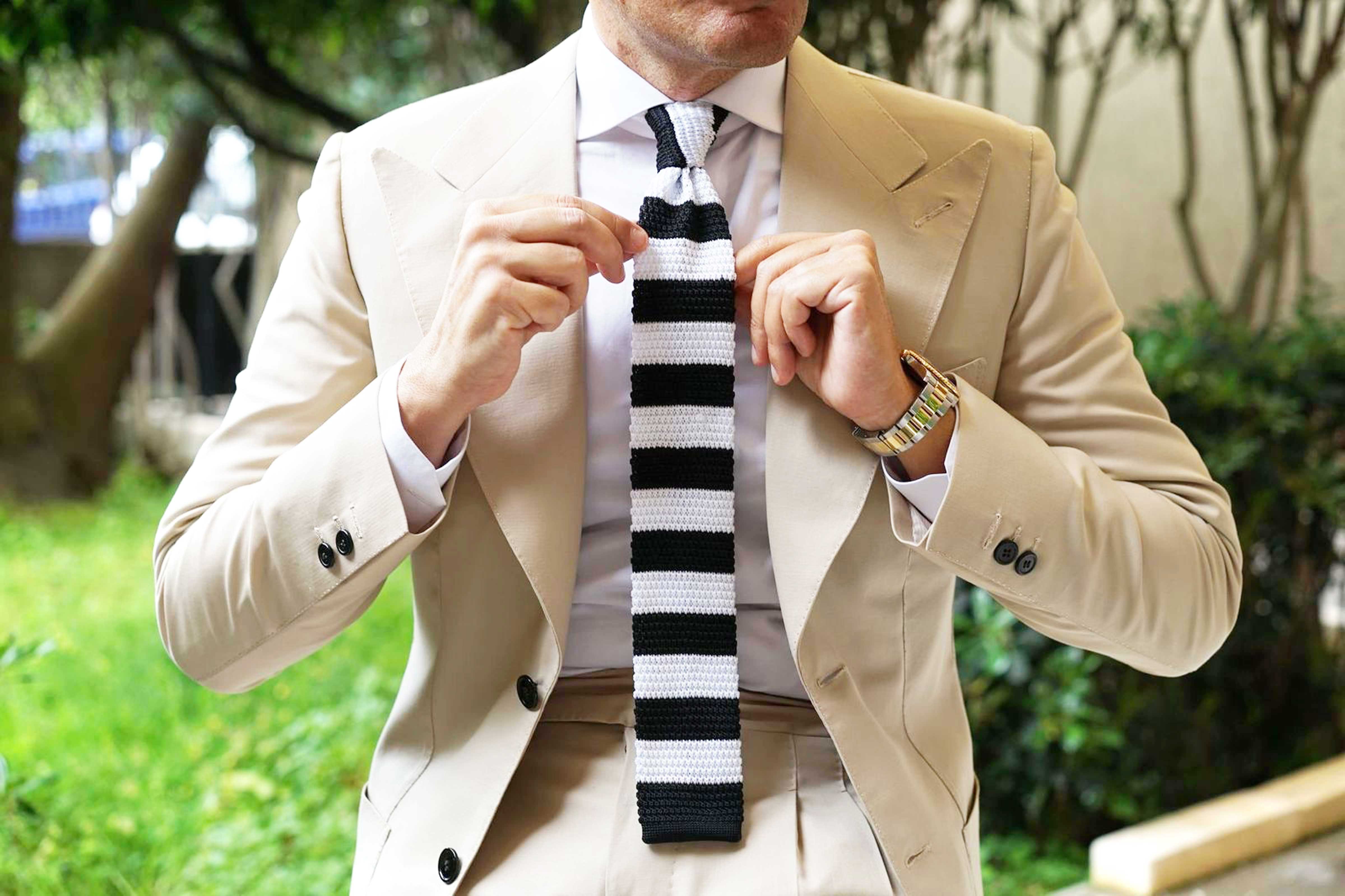 Black & White Thick Stripes Knitted Tie