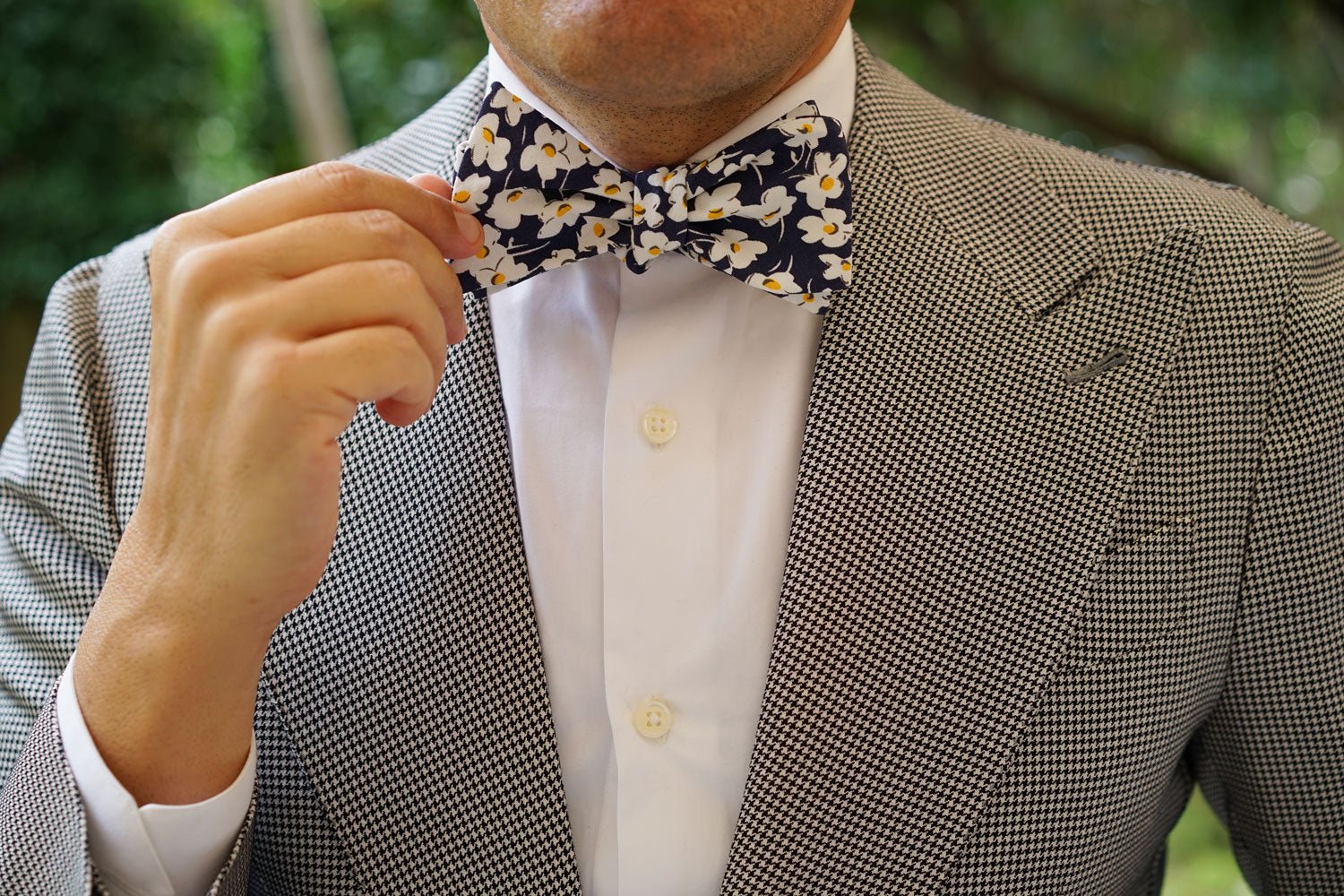 Kitakyushu Daffodil Floral Self Bow Tie