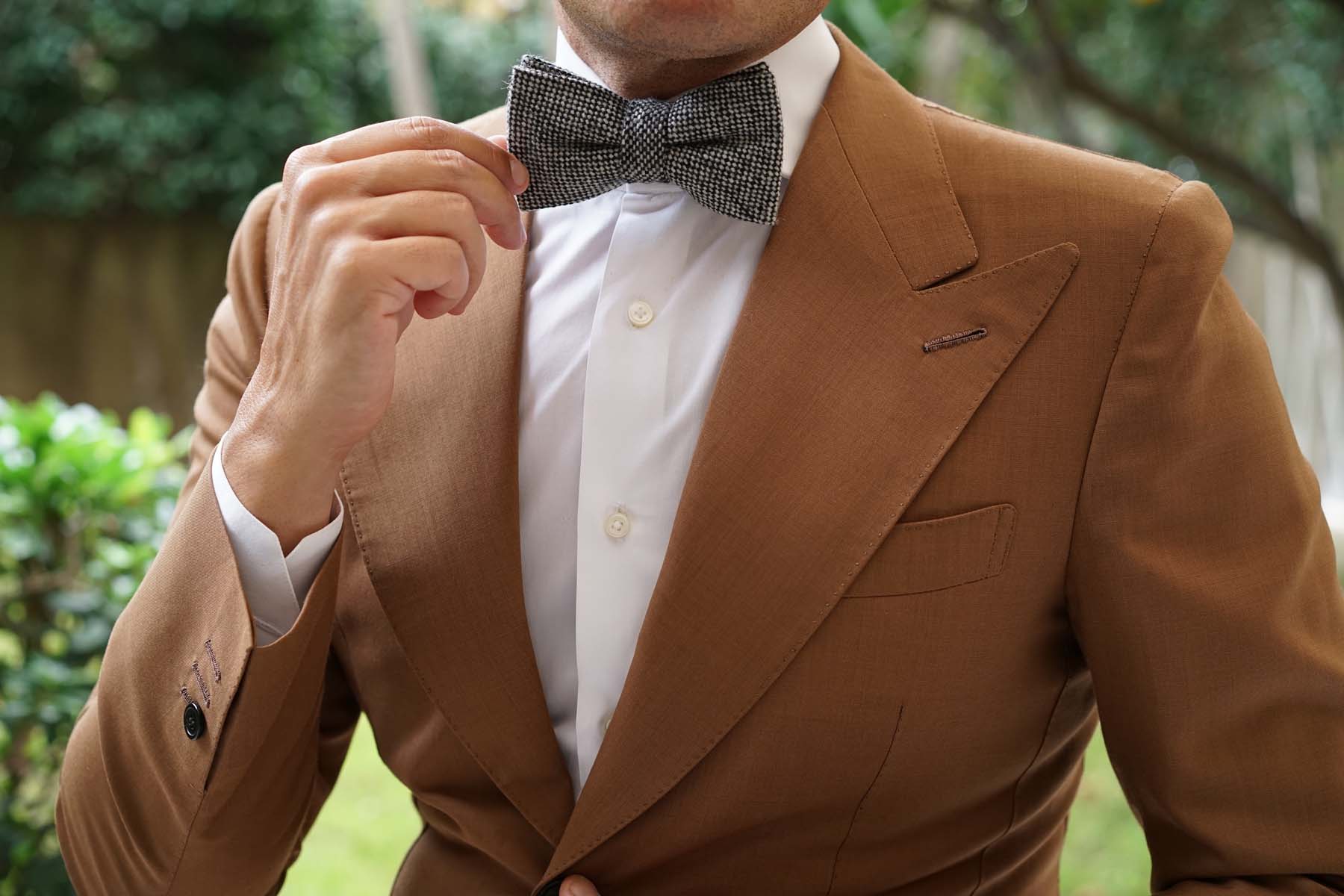 Black Porcupine English Wool Bow Tie