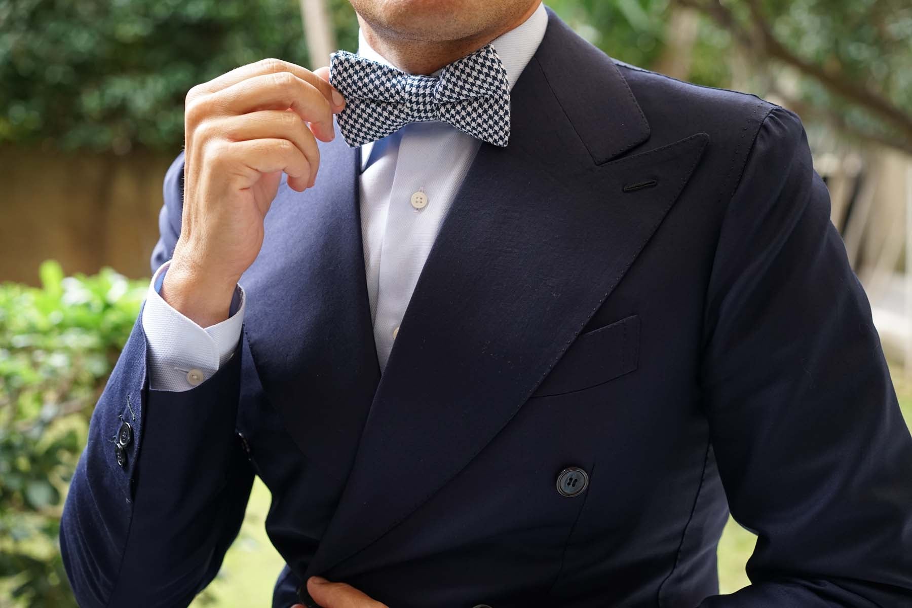 Blue Houndstooth Raw Linen Bow Tie