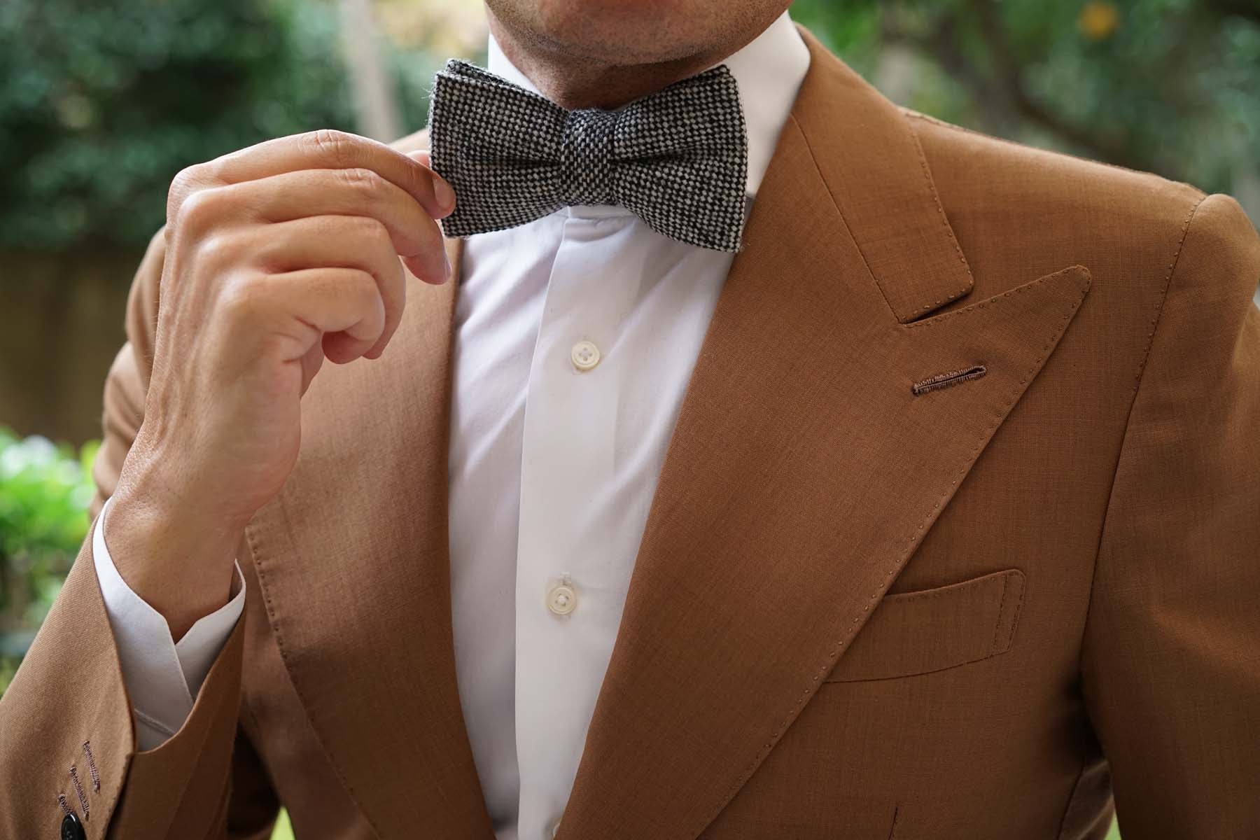 Black Porcupine English Wool Bow Tie